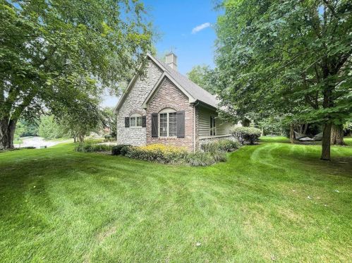 1904 William Dr, Valpo IN  46385-8168 exterior