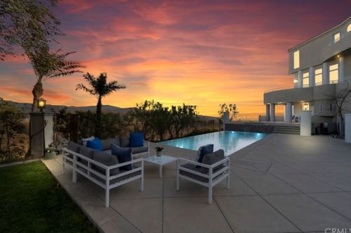 10102 Sunrise Ln, Santa Ana, CA 92705-6407