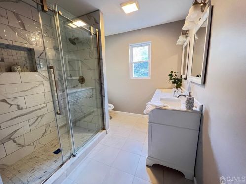 54 Howard Ave, Edison NJ  08837-3432 exterior