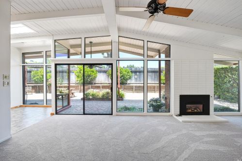 424 Holly Dr, San Rafael, CA 94903-2442