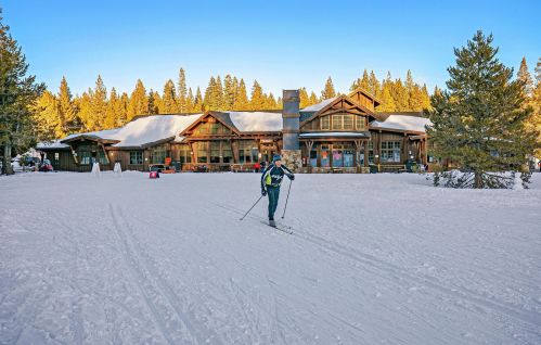 12275 Stockholm Way, Truckee CA  96161-6945 exterior