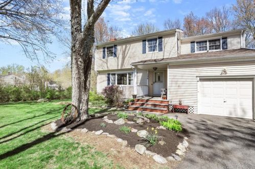 130 Far Horizon Dr, Upper Stepney, CT 06468-1726
