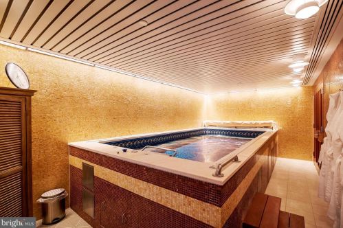 50 16th St, Philadelphia PA  19102-2516 exterior