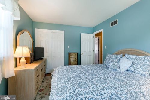 303 Devon Dr, Lancaster PA  17603-4609 exterior