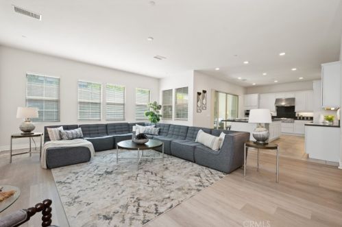 60 Gainsboro, Irvine CA  92620-2187 exterior