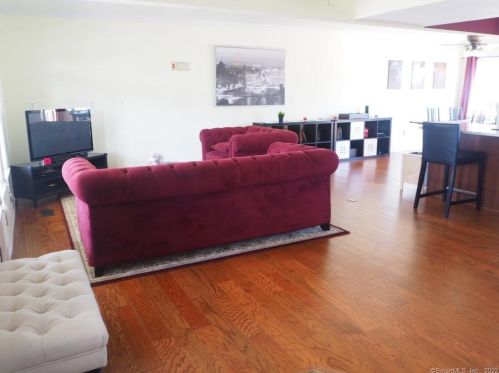182 Robert Treat Pkwy, Milford, CT 06460-4540