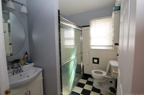 28 Old Shelton Rd, Huntington CT  06484-2843 exterior