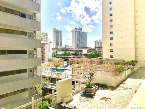 445 Seaside Ave, Honolulu HI  96815-2640 exterior