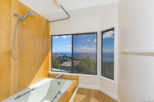 1629 Ihiloa Loop, Honolulu HI  96821-1319 exterior