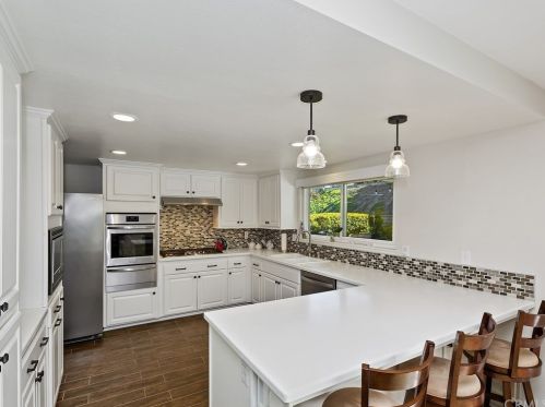 6718 Rycroft Dr, Riverside CA  92506-5315 exterior