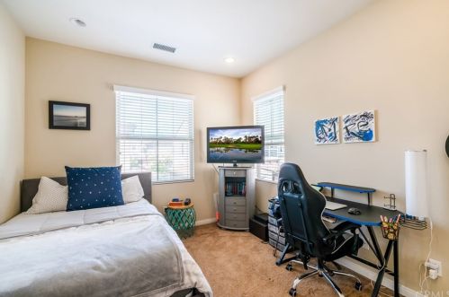 54 Rembrandt, Irvine CA  92620-7314 exterior