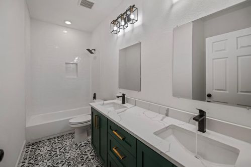 614 Longhorn Trl, Angleton TX 77515-9623 exterior