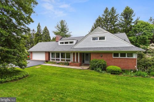 1221 Wiltshire Rd, York, PA 17403-3455