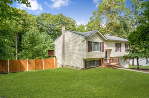 15 Clearview Ter, Wantage, NJ 07461-4207