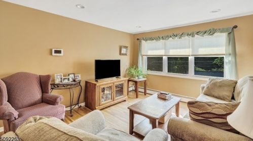 28 Adelphi Trl, Hopatcong, NJ 07843-1788