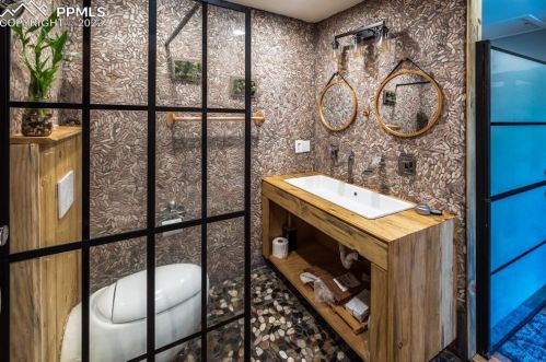 212 Pennsylvania Ave, Woodland Park CO 80863-8822 exterior