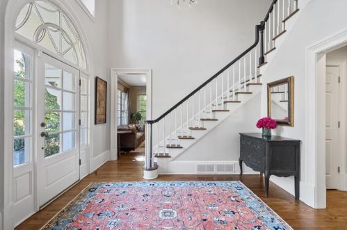 4569 Brookhaven Dr, Atlanta GA  30319-2676 exterior