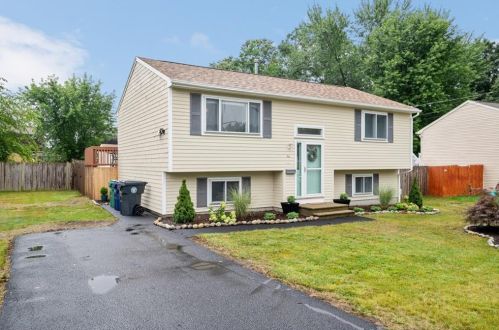 10 Mary Beth Dr, Warwick, RI 02886-5010