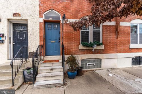 2349 Christian St, Philadelphia, PA 19146-1707