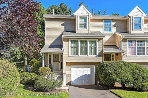 3 Hickory Ct, Brielle, NJ 08730-1377