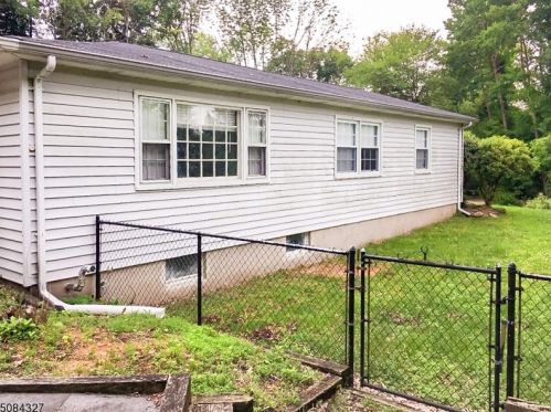 30 Kim Ln, Hackettstown NJ  07840-5624 exterior