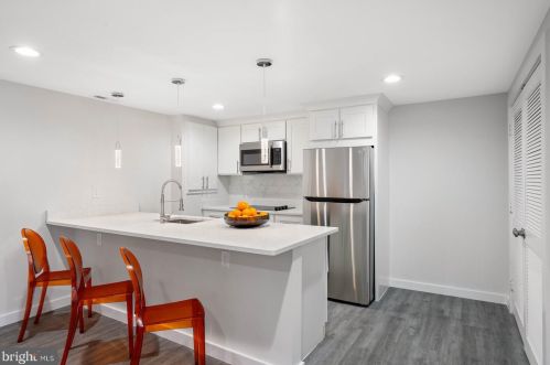 8114 Drayton Ln, Springfield VA  22151-1814 exterior