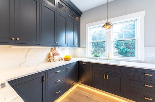 4 Chartier Cir, Middletown RI  02840-3724 exterior