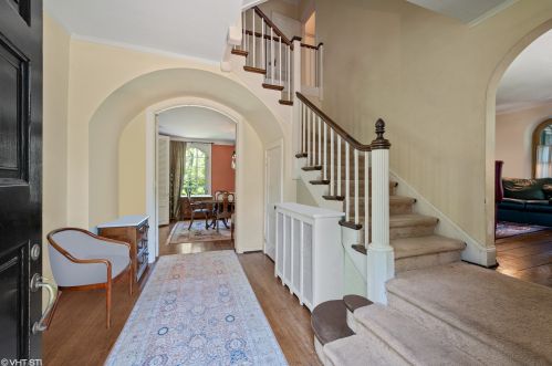 670 Walden Rd, Northfield, IL 60093-2035