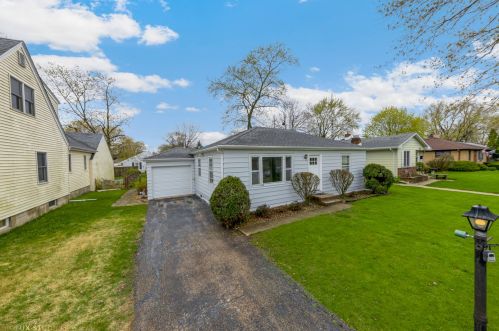 1103 Plaza Dr, Joliet, IL 60435-3844