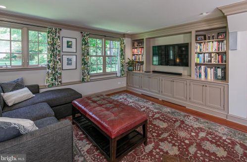 19 Greenhouse Dr, Princeton NJ  08540-4801 exterior