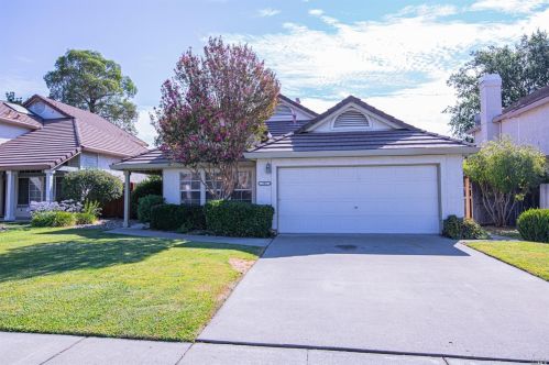 709 Owl Dr, Vacaville, CA 95687-7244
