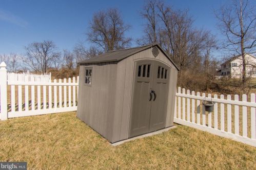 22 Mississippi Pt, Falling Waters WV  25419-1607 exterior