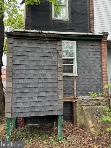 5213 10th St, Philadelphia, PA 19141-4009