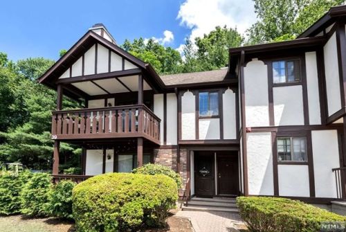 3902 Melville Ct, Mahwah, NJ 07430-2308