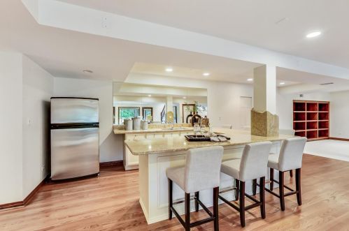 6972 Fieldstone Dr, Willowbrook IL  60527-6969 exterior