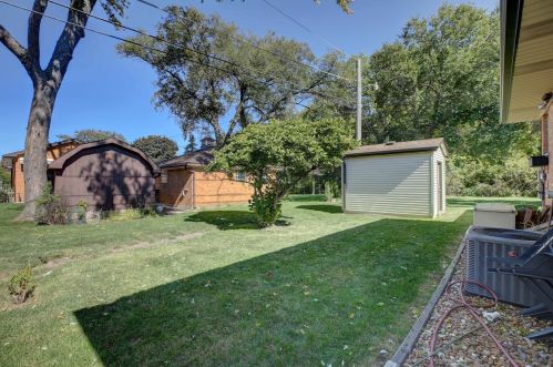 6906 Jarvis Ave, Niles IL  60714-4016 exterior