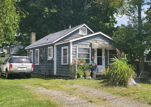111 Samuel Gorton Ave, Warwick, RI 02889-5229