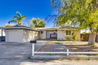 2001 Lee Dr, Escondido, CA 92027-1730