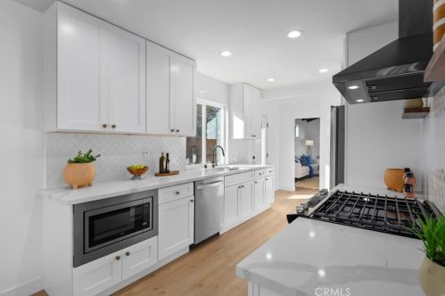 22721 Ladeene Ave, Torrance CA  90505-3440 exterior