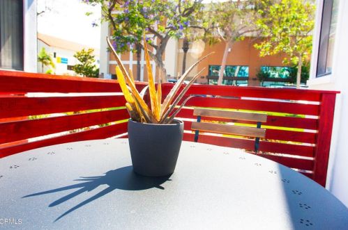 221 Isabel St, Glendale CA  91207-1722 exterior