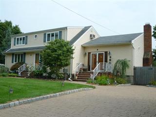 572 Green Valley Rd, Paramus, NJ 07652-1840