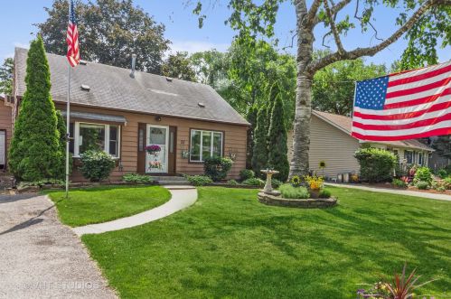 35 Valley Rd, Glendale Heights, IL 60137-8505