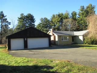 30 Burbank Rd, Ellington, CT 06029-2801