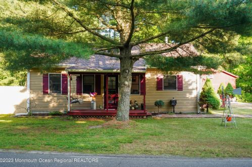 37 Cranberry Canners Rd, Plumsted Township, NJ 08533-1913