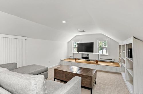 46 Pine Hill Ave, Norwalk CT  06855-2810 exterior