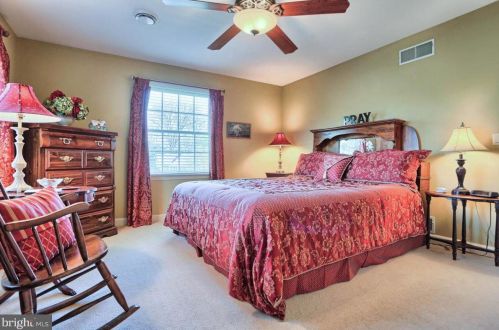 54 Strayer Dr, Carlisle PA 17013-4404 exterior