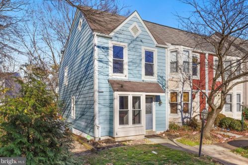 2122 Whisperwood Glen Ln, Herndon, VA 20191-4142
