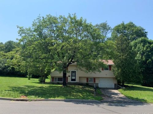 7 Highview Ter, Middletown, CT 06457-2431