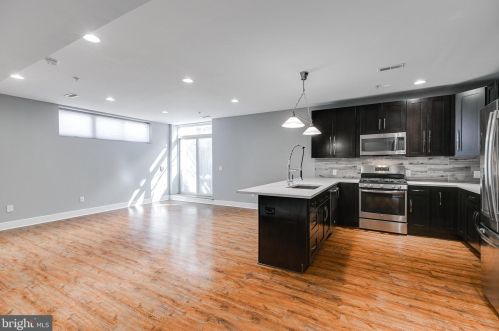 1225 28th St, Philadelphia, PA 19146-3726