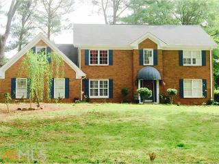 2636 Kinnett Dr, Lilburn, GA 30047-5710